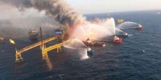 Mexican oil rig fire; 4 dead, 300 workers evacuated