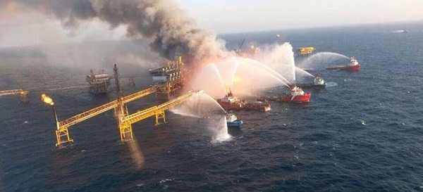 Mexican oil rig fire