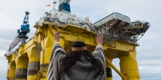 Shell Arctic drilling fleet heads to Alaska, company awaits final permits