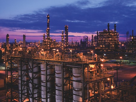 Data shows crude oil stock drawdown tempered by builds in refined products