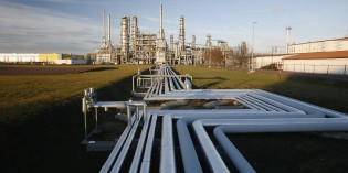 Low oil prices hammer Russian oil and gas industry, more cuts needed