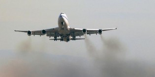 Environmental groups sue over airliner pollution