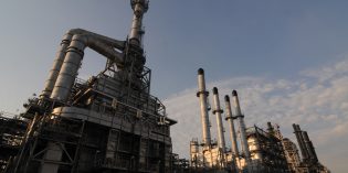 Gulf Coast cash gasoline down on expected refinery unit restart
