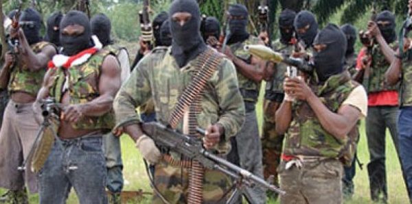Militants attack pipeline in Niger Delta as others pursue talks