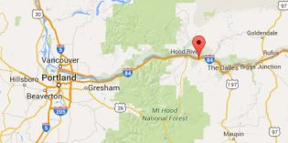 Multi-car oil train derails in Oregon, no injuries reported