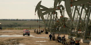 Oil prices hold near annual peaks, awaiting OPEC cuts