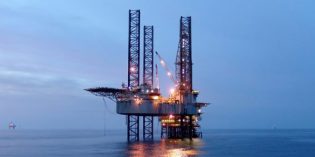 Saudi Aramco examines Berri oilfield oil, gas expansion -sources