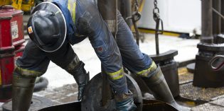 US rig count up for record 23rd straight week: Baker Hughes