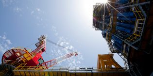 Oil prices fall as investors worry about oversupply, strong greenback, weak Asia demand Oil prices fall as investors worry about oversupply, strong greenback, weak Asia demand