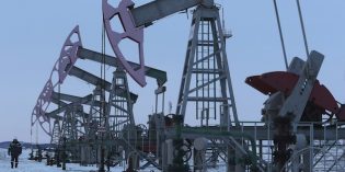 Russian oil output in April edges down to 10.86 mln bpd